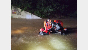 포항서 대피소로 가족과 이동하던 70세 여성 급류 휩쓸려 사망