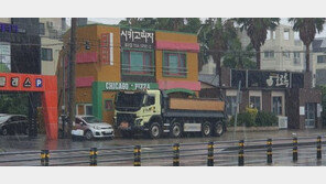 ‘착한 인도 점거’…태풍에 상가 유리창 지켜준 덤프트럭들