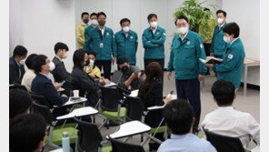 尹, 태풍 철야 대기 후 기자실 찾아 “긴장 늦출 수 없어”