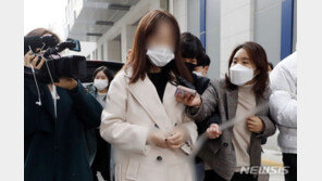 ‘지하철 휴대폰 폭행’ 20대, 징역 1년 불복…대법원 간다