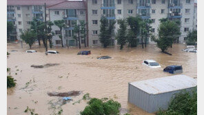 ‘물폭탄’ 맞은 포항…도심 곳곳 침수·정전 피해[청계천 옆 사진관]