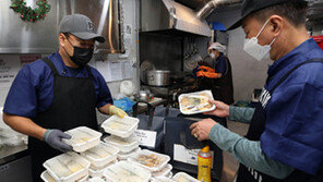 태풍에도 ‘추석 온정’…어려운 이웃에 도시락 배달