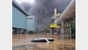 물에 잠긴 포항제철… ‘24시간 가동 용광로’ 스톱