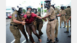 스리랑카·태국·파키스탄, 고물가-경제위기에 정치도 ‘휘청’