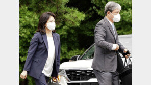 ‘경기도 법인카드 유용 의혹’ 김혜경 검찰 조사 2시간여 받고 귀가