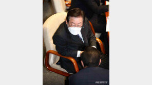 “유례없는 정치 기소”…민주당, 추석 앞두고 총공세