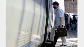 본격적인 추석연휴 시작…전국 공항과 열차에 388만5천명 몰린다