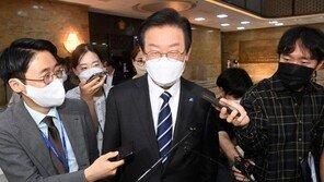 검찰 “이재명, 변호사때부터 김문기와 교류…객관적 증거물 확보”