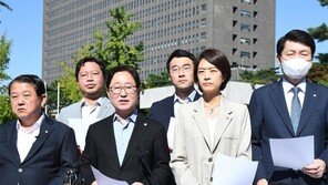 이재명 “성남시장때 김문기 몰랐다”… 檢은 “변호사때부터 교류” 