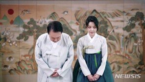 윤석열·김건희 한가위 인사…“희망의 보름달 품는 추석 연휴되길”