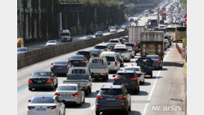 ‘연휴 첫날’ 숨막히는 귀성정체…서울→부산, 9시간10분