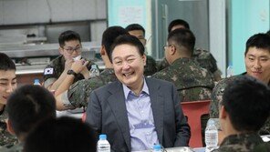 尹, 추석날 장병들과 오찬…“여러분 덕에 안심하고 나랏일 봐”