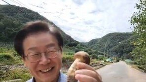 추석날 고향 찾은 이재명 “미우니 고우니 해도 가족이 제일”