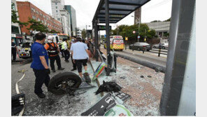 혜화로터리 인근서 승용차 추돌한 SUV 버스정류장 돌진…13명 다쳐