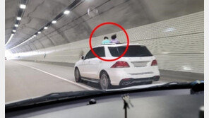 터널 달리는 SUV 선루프 위로 아이들 ‘불쑥’…천안 이어 충주서도 ‘아찔’
