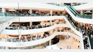 연휴 마지막날 쇼핑센터 북적