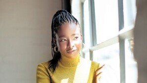 “‘줌’ 안에서 좀비처럼 변한 우린 ‘줌비’… 팬데믹 경험 詩로 증언”