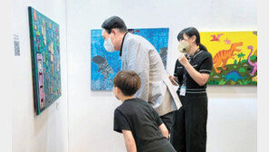 尹대통령… 장애예술인 특별전 관람