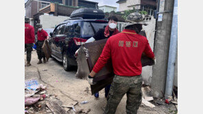 이준석 ‘포항 봉사’ 사진에…與혁신위 대변인 “시선처리 완벽, 천재”
