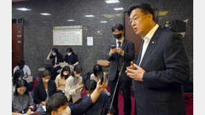 與 새 비대위 추진에 “반대” 53.5%…이준석 가처분 인용은 찬반 팽팽