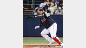 이대호, 시즌 20호 투런포 작렬…통산 371호 홈런