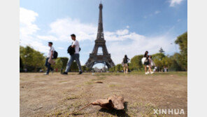 에너지 대란에 파리 “에펠탑 조명 일찍 꺼질 것”