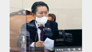 정청래, 과방위원장 겸직 논란에도 버티기 