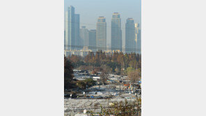 서울 마지막 달동네 ‘구룡마을’엔 외국인 관광객 ‘북적’…기새웅·오겜 여파