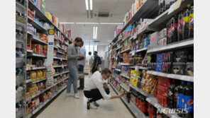 英, 인플레 10.1%에서 8월 9.9%로…휘발유는 1ℓ 2800원