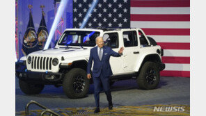 바이든, ‘美 자동차 본산’ 미시간서 “전기차 미래 건설”