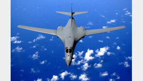 美, ‘죽음의 백조’ B-1B 4대 괌 전진배치… 2시간이면 평양 도달 