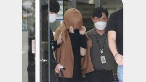“안했어요”…‘뉴질랜드 가방 속 아이 시신’ 피의자 40대 친모 압송