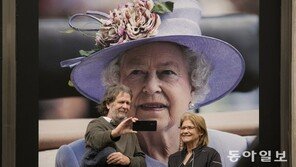 英, 여왕 애도기간에 가게·병원 올스톱…“안 그래도 어려운데”