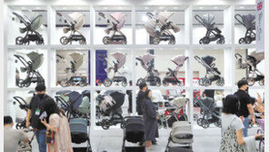 다양한 종류의 유모차 한곳에… 유아용품 전시회
