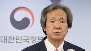 정기석 “코로나, 6개월 뒤면 달라질 것…출구전략 필요”
