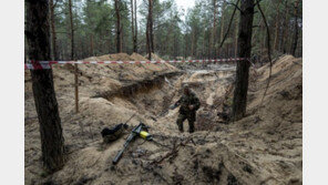 “최소 440명 집단매장”…우크라 탈환 이줌서 또 집단학살