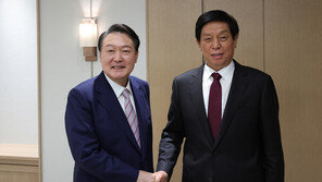 尹, 시진핑 방한 초청…“한중 새로운 30년 열 중요한 계기”