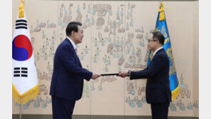 [사설]133일 만에 임명된 檢 총장, ‘중립’과 ‘공정’ 책임 무겁다