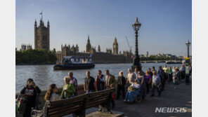 영국 여왕 참배줄 8㎞ 달해…24시간 대기 소요 예상