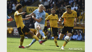 ‘황희찬 교체출전’ 울버햄튼, 맨시티에 0-3…홀란 7경기 연속골