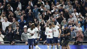 침묵 길었던 손흥민, 13분 만에 해트트릭…레스터 상대로 3골 폭발