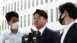 이준석 “경찰소환 조사 이튿날 윤리위 징계논의…오이비락이길”