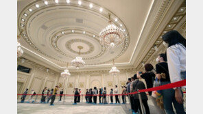 영빈관 신축 철회에도…野 “혈세 낭비” 與 “후임 대통령 위한 인프라”