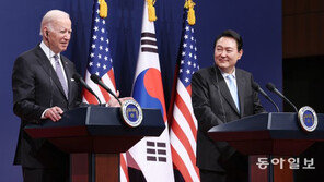 [사설]1400원도 위험한 환율… 한미 통화스와프 성사시켜야