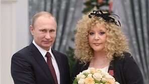 푸틴과 친한 러 레전드 여가수 우크라 전쟁 비난