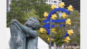 ECB “내년까지 금리 인상 불가피…고통 줄 수 있어”