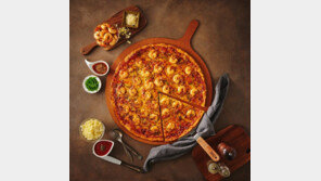 이번엔 피자…롯데마트 “새우 토핑 3배 늘리고 가격은 1만원대”