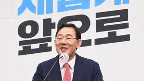 與 새 원내대표에 주호영…朱 61표, 이용호 42표 선전