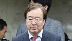 ‘文-트럼프 통화 누설’ 강효상 前의원 1심 집행유예