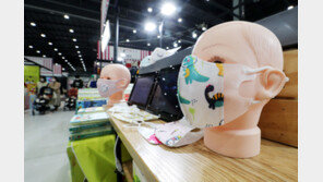 질병청 “영유아 실내마스크 완화 검토…발달 부작용 알고 있어”